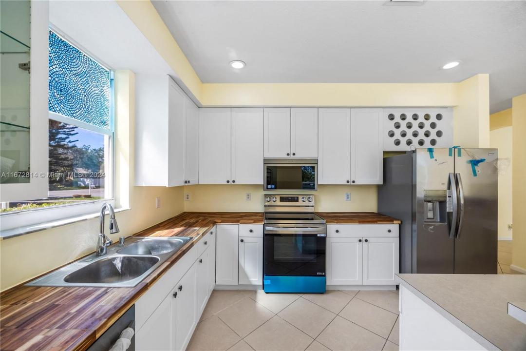 751 SW 191st Ave, Pembroke Pines, Florida 33029