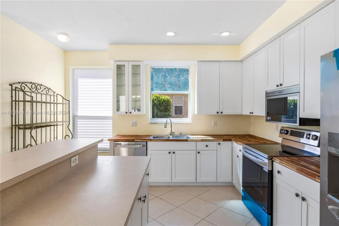 751 SW 191st Ave, Pembroke Pines, Florida 33029