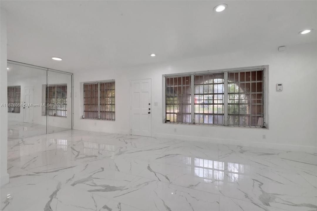 156 NW 88th St, El Portal, フロリダ 33150, アメリカ合衆国