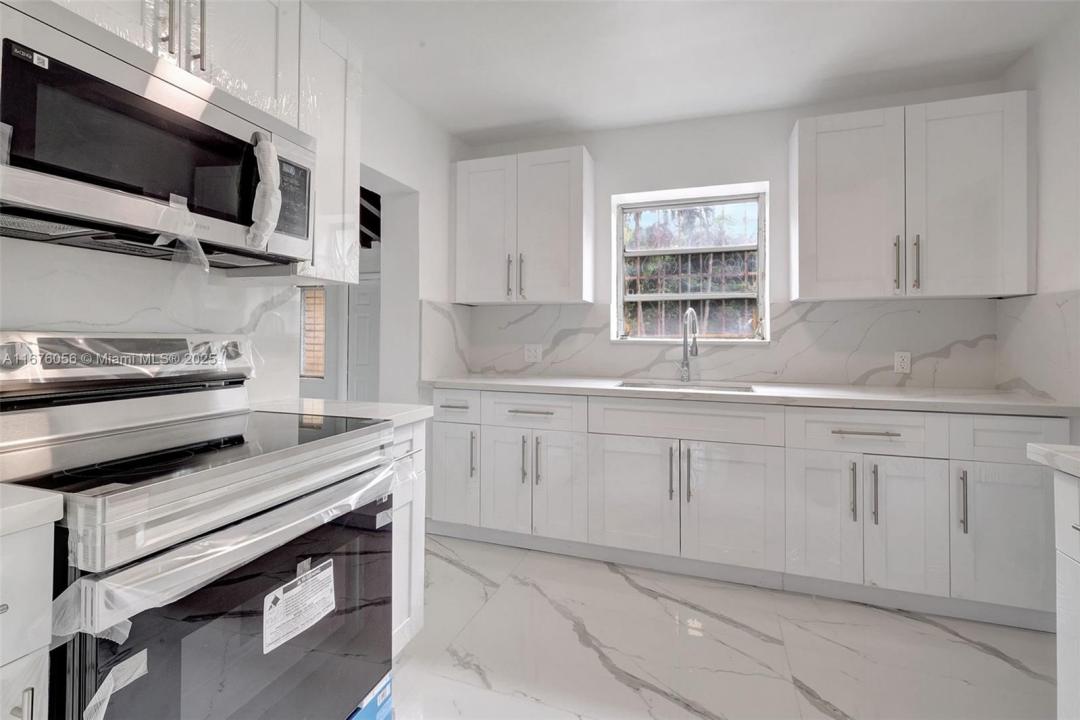 156 NW 88th St, El Portal, フロリダ 33150, アメリカ合衆国