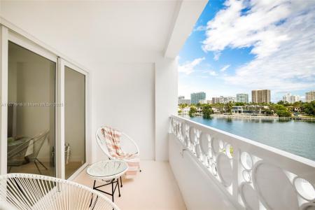 9881 E Bay Harbor Dr 302, Bay Harbor Islands, Florida 33154, USA
