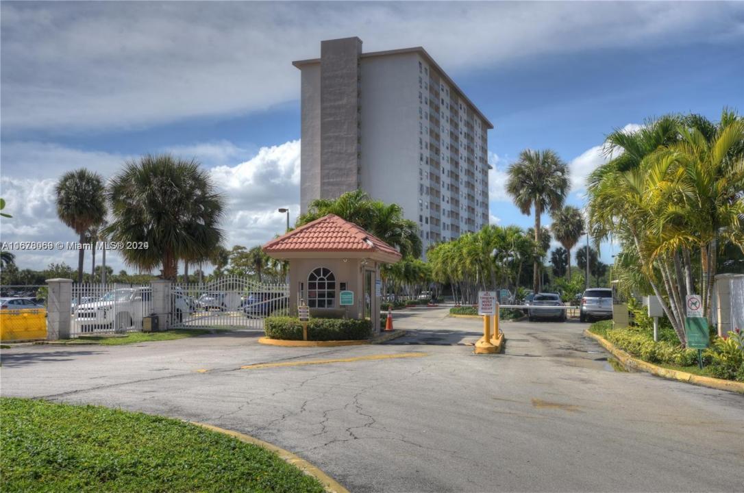 400 Kings Point Dr 1031, Sunny Isles Beach, Florida 33160, Stati Uniti