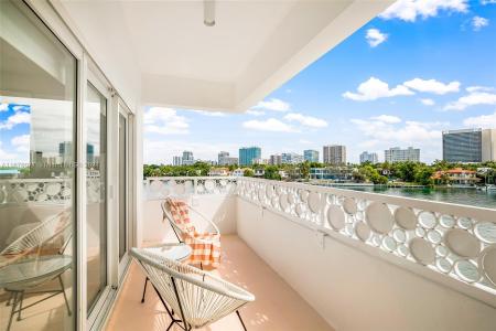 9881 E Bay Harbor Dr 205, Bay Harbor Islands, Florida 33154, USA