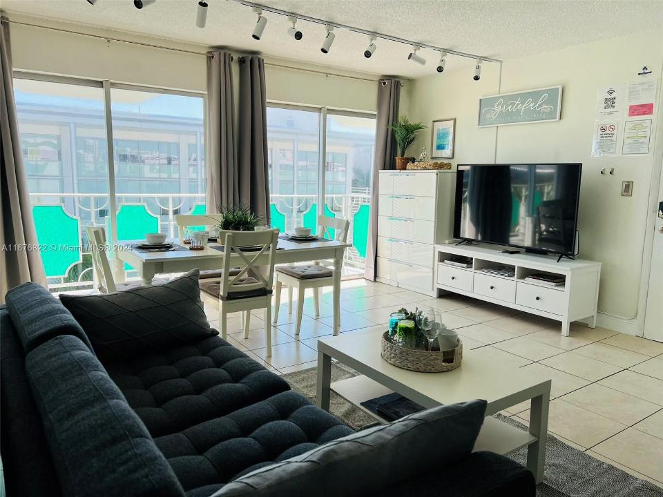 1732 Meridian Ave 701, Miami Beach, Floride 33139, États-Unis