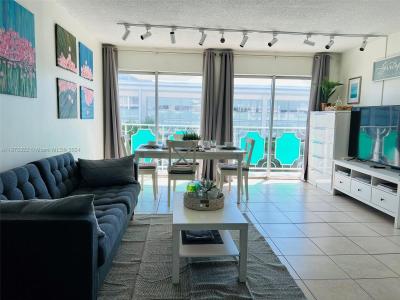 1732 Meridian Ave 701, Miami Beach, Florida 33139, USA