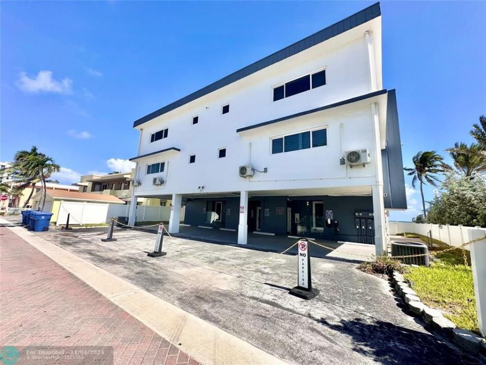 2201 N Surf Rd 1, Hollywood, Florida 33019