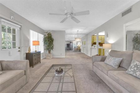 442 Pine Glen Ln D-2, Green Acres, Florida 33463, USA
