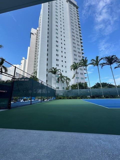 14951 Royal Oaks Ln 2204, North Miami, Florida 33181, Amerika Birleşik Devletleri