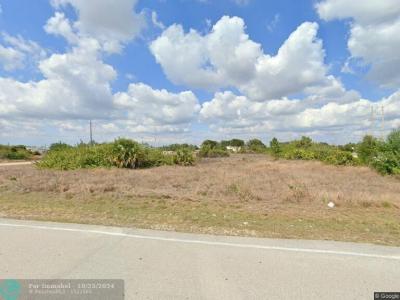 1541 Gretchen Ave, Lehigh Acres, Floryda 33973, USA