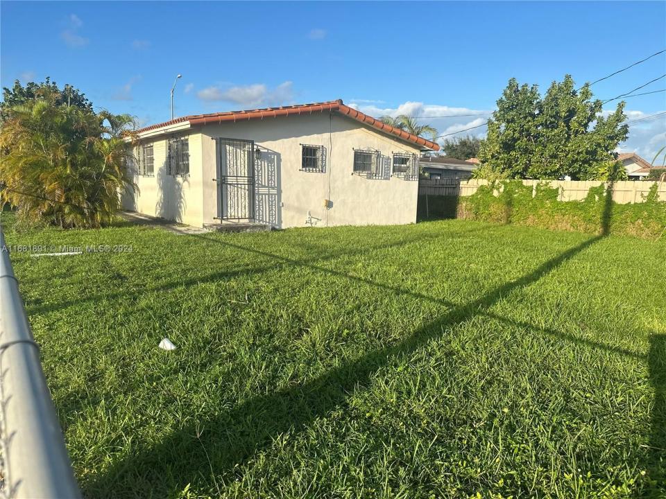 405 SE 4th Ave, Hialeah, Флорида 33010, Соединенные Штаты