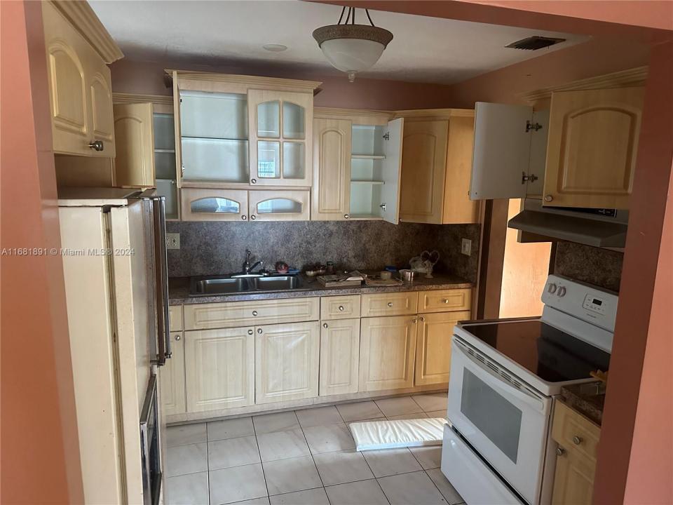 405 SE 4th Ave, Hialeah, Флорида 33010, Соединенные Штаты