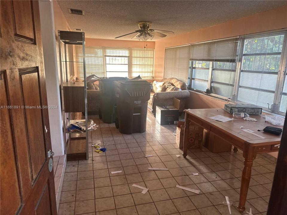 405 SE 4th Ave, Hialeah, Флорида 33010, Соединенные Штаты