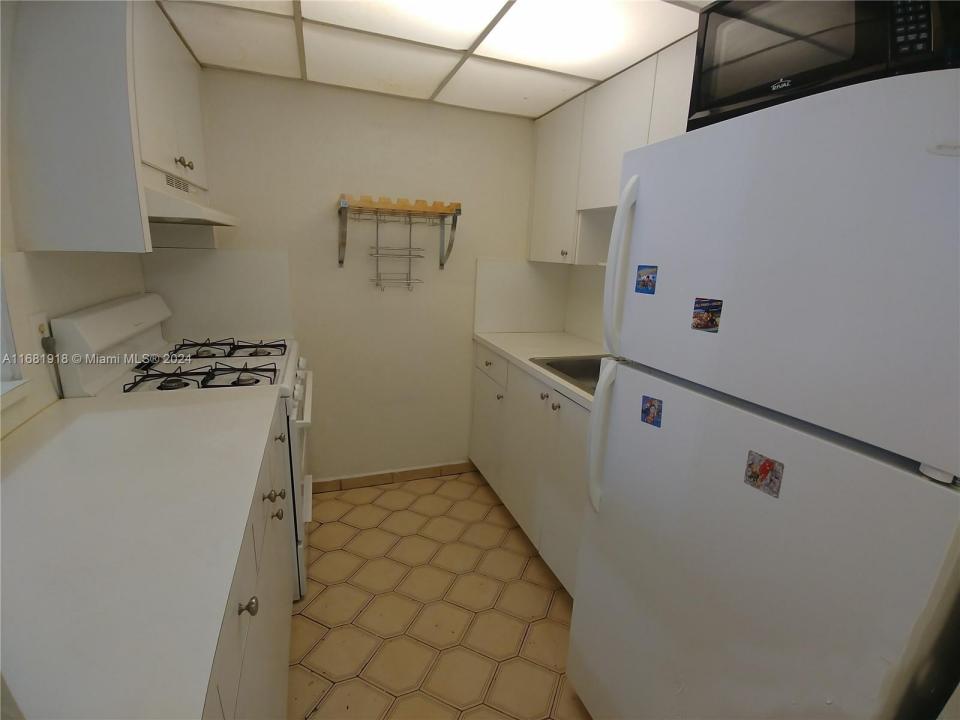 1305 W 53rd St 410, Hialeah, 佛罗里达州 33012, 美国