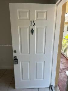 16118 NE 21st Ave 16, North Miami Beach, Florida 33162, USA