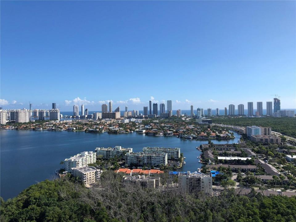 16385 Biscayne Blvd 2020, North Miami Beach, Floride 33160, États-Unis
