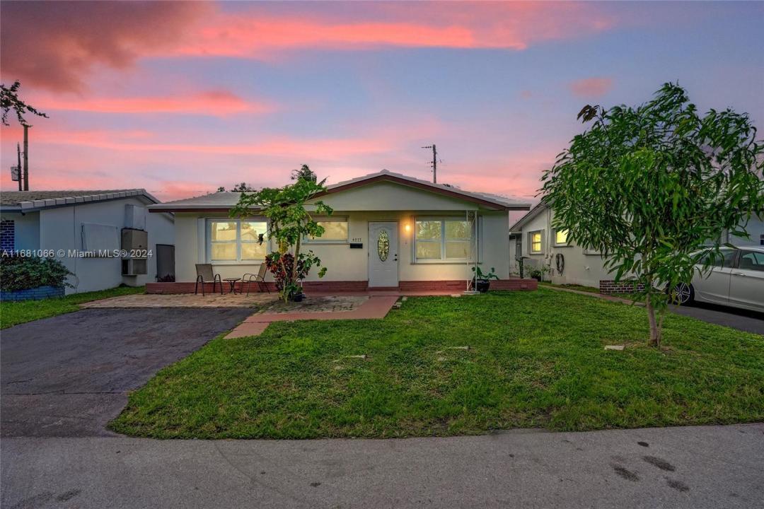 4577 NW 16th Ter, Tamarac, Florida 33309, USA