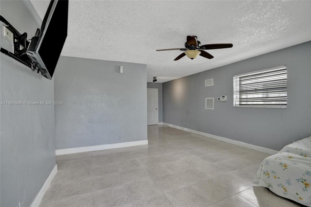 4577 NW 16th Ter, Tamarac, Florida 33309, USA