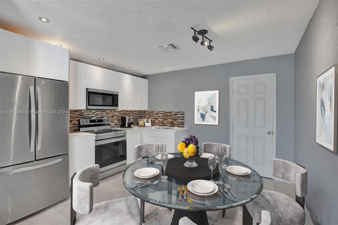 4577 NW 16th Ter, Tamarac, Florida 33309, USA