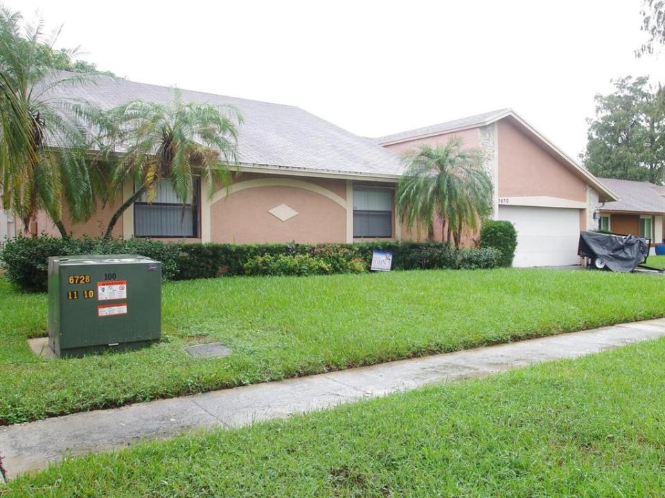 7870 NW 54th St, Lauderhill, Florida 33351