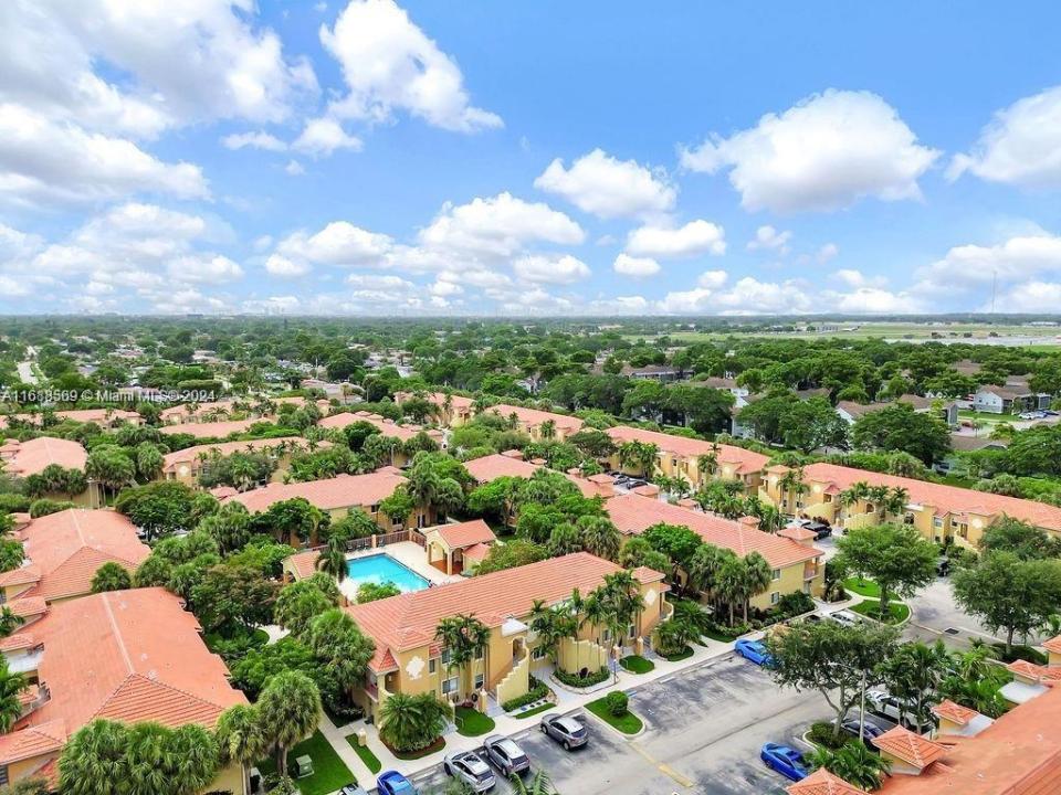 7930 NW 7th St 201, Pembroke Pines, フロリダ 33024, アメリカ合衆国