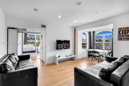 1512 Washington Ave 302, Miami Beach, Florida 33139, USA