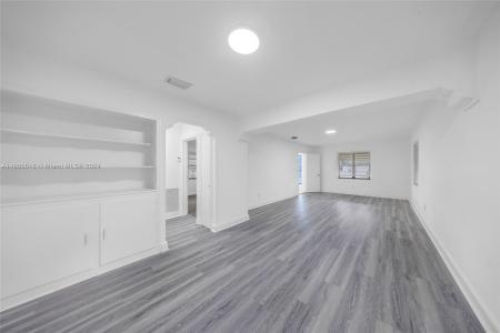 51 NW 118th St, Miami, Florida 33168, USA