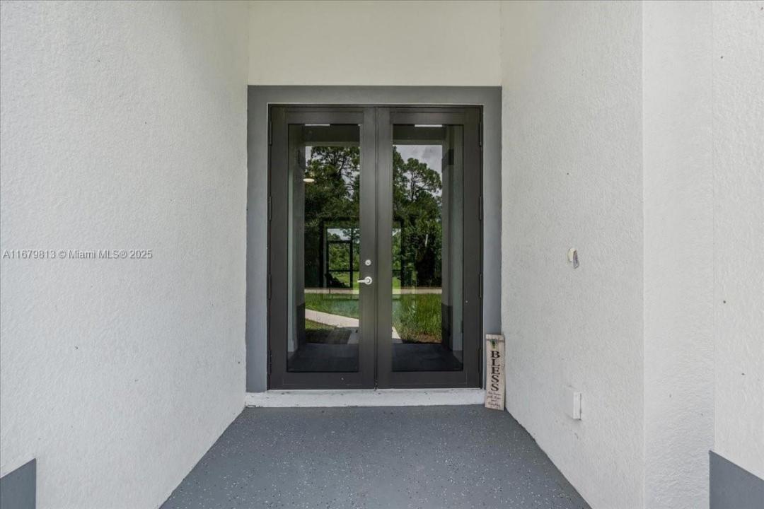 604 LAKE AVE, Lehigh Acres, Florida 33972, USA