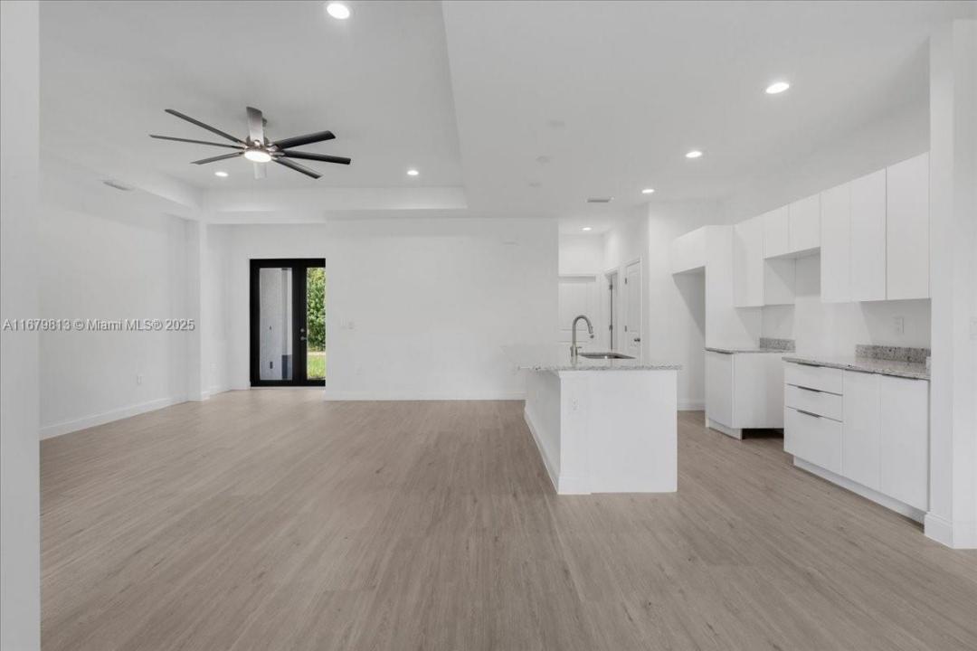 604 LAKE AVE, Lehigh Acres, Florida 33972, USA