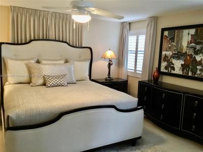 2334 S Cypress Bend Dr 501, Pompano Beach, Florida 33069, USA