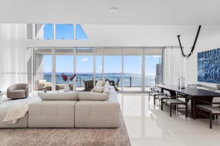 300 Biscayne Blvd Way 5002 Duplex, Miami, Florida 33131, USA