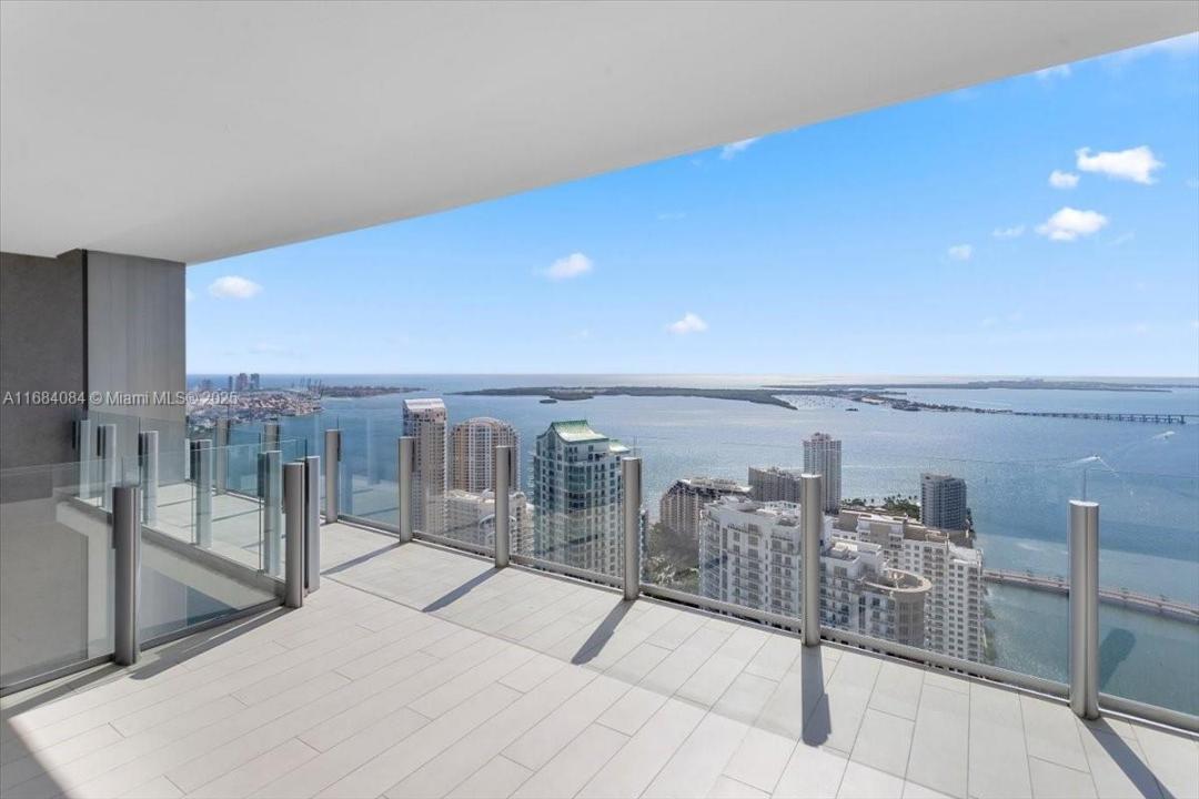 300 Biscayne Blvd Way 5002 Duplex, Miami, Florida 33131, USA