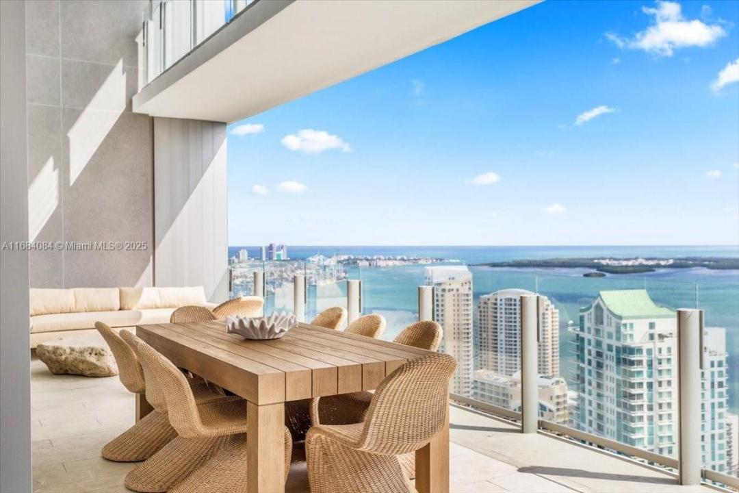 300 Biscayne Blvd Way 5002 Duplex, Miami, Florida 33131, USA