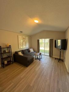 2019 E Louisiana Avenue, Tampa, Florida 33610, USA