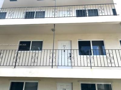2210 Taylor St 204, Hollywood, Florida 33020, USA