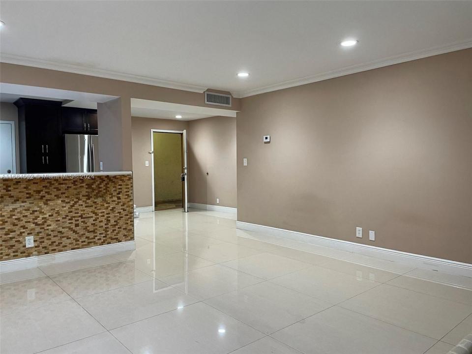 4848 NW 24th Ct 118, Lauderdale Lakes, Florida 33313