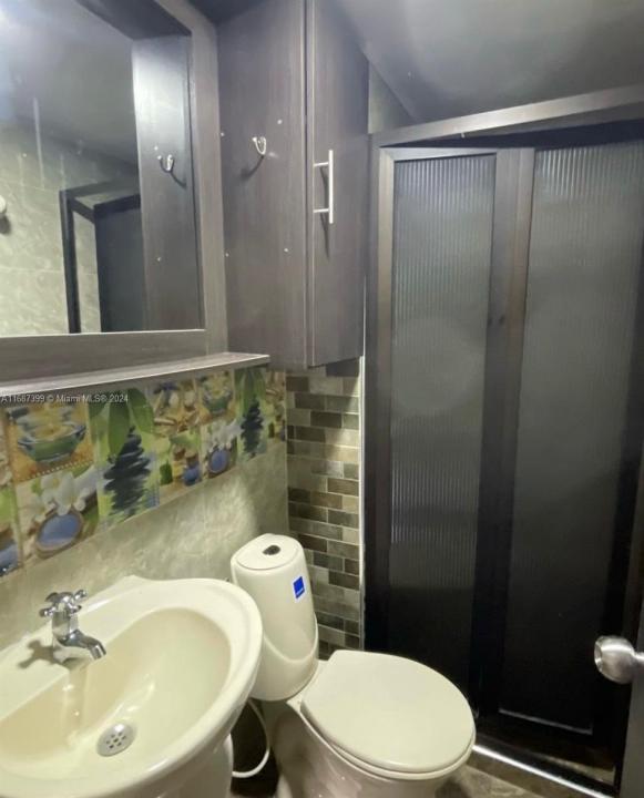 Carrera 16#24C-111 Buga,Valle 0, フロリダ, アメリカ合衆国