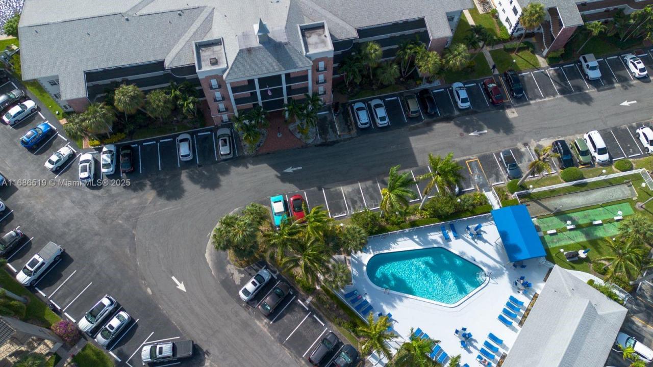 455 Paradise Isle Blvd 402, Hallandale Beach, Florida 33009