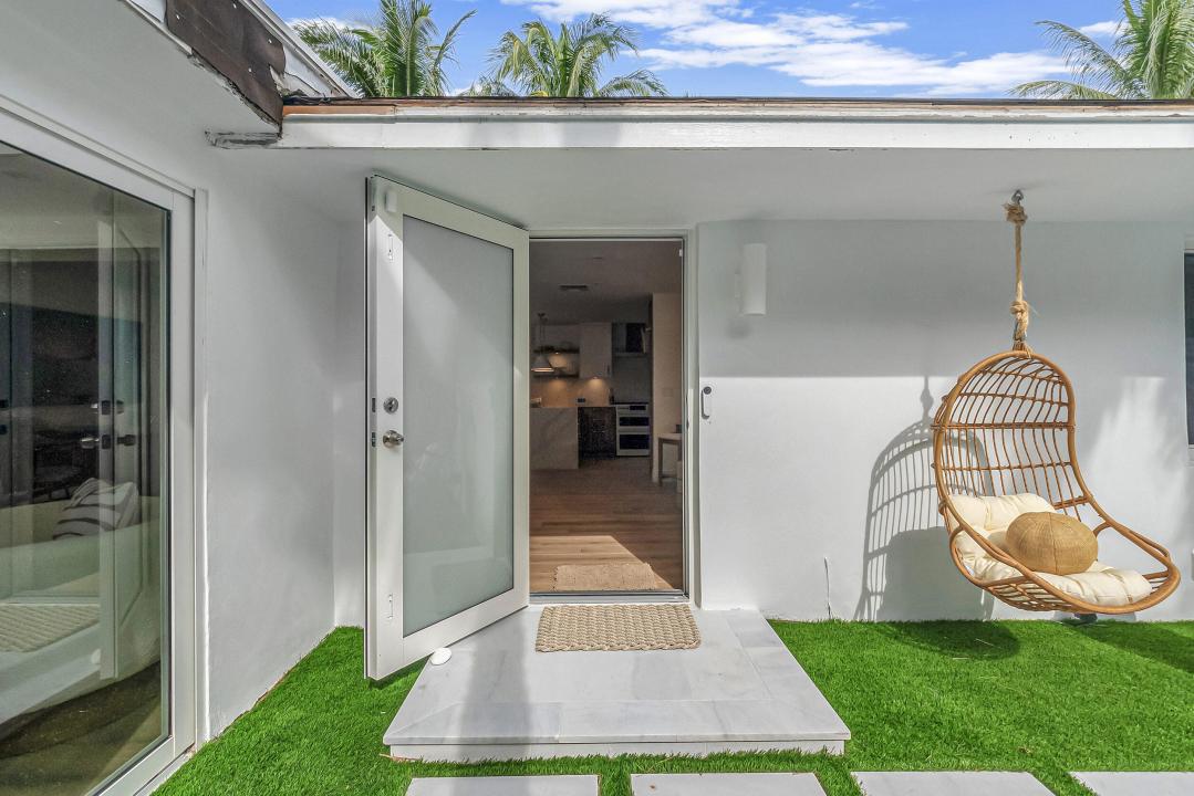 103 S Atlantic Drive, Lantana, Florida 33462, USA