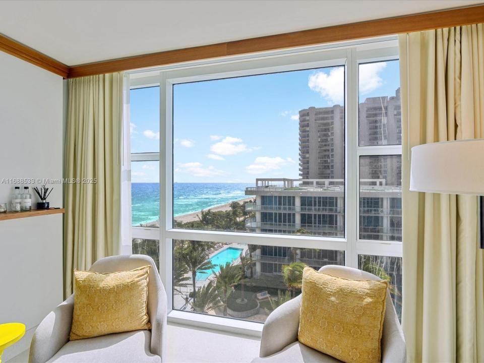 6801 Collins Ave 716 Door (deed 708), Miami Beach, Florida 33141, Estados Unidos