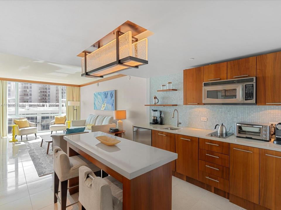 6801 Collins Ave 716 Door (deed 708), Miami Beach, Florida 33141, Estados Unidos