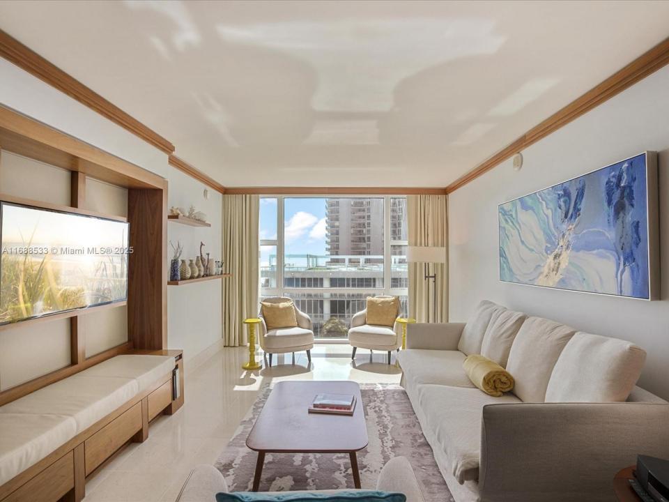 6801 Collins Ave 716 Door (deed 708), Miami Beach, Florida 33141, Estados Unidos