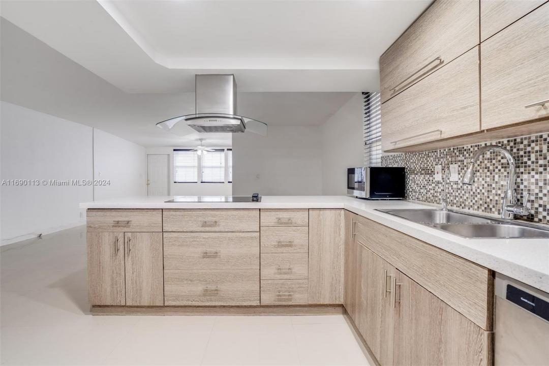 20350 W Country Club Dr 120-4, Aventura, Florida 33180, Estados Unidos