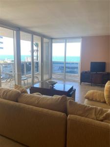1850 S Ocean Dr 810, Hallandale Beach, Florida 33009, USA