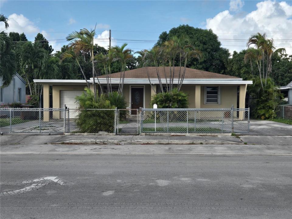 961 E 32nd St, Hialeah, Floryda 33013, USA