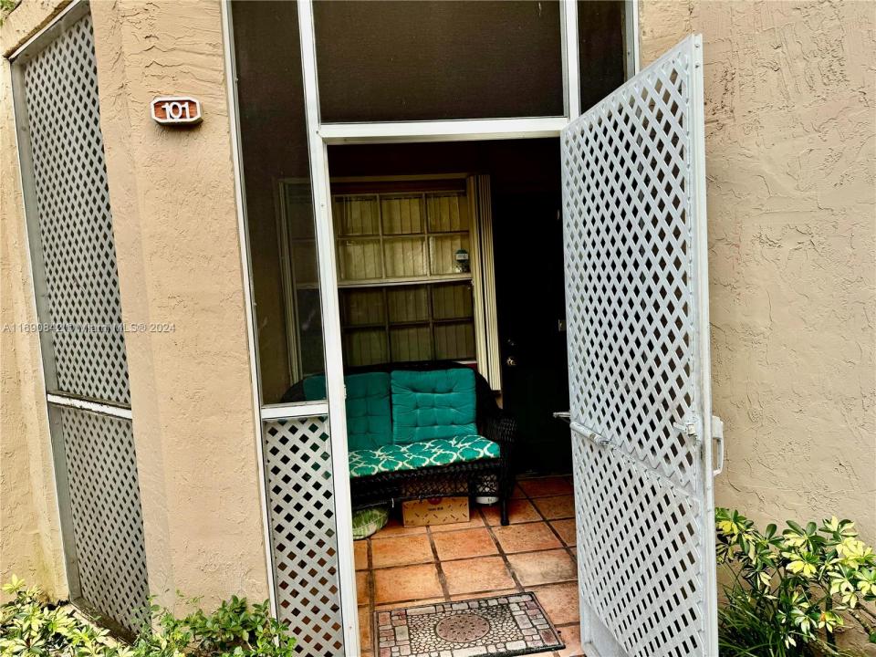 8664 SW 3rd St 101, Pembroke Pines, فلوريدا 33025, الولايات المتحدة