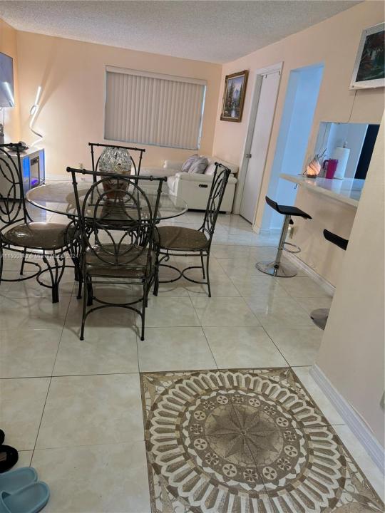 8664 SW 3rd St 101, Pembroke Pines, فلوريدا 33025, الولايات المتحدة