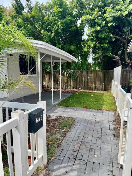 2419 Lincoln St 23B, Hollywood, Floride 33020, États-Unis