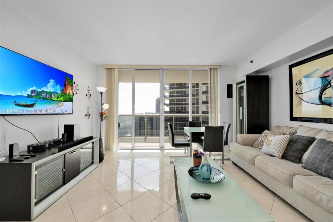 1830 S Ocean Dr 2505, Hallandale Beach, Florida 33009, USA