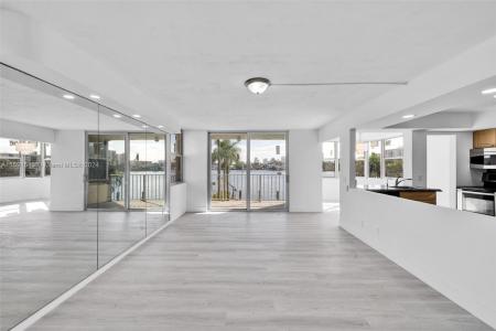 16570 NE 26th Ave 2A, North Miami Beach, Florida 33160, USA