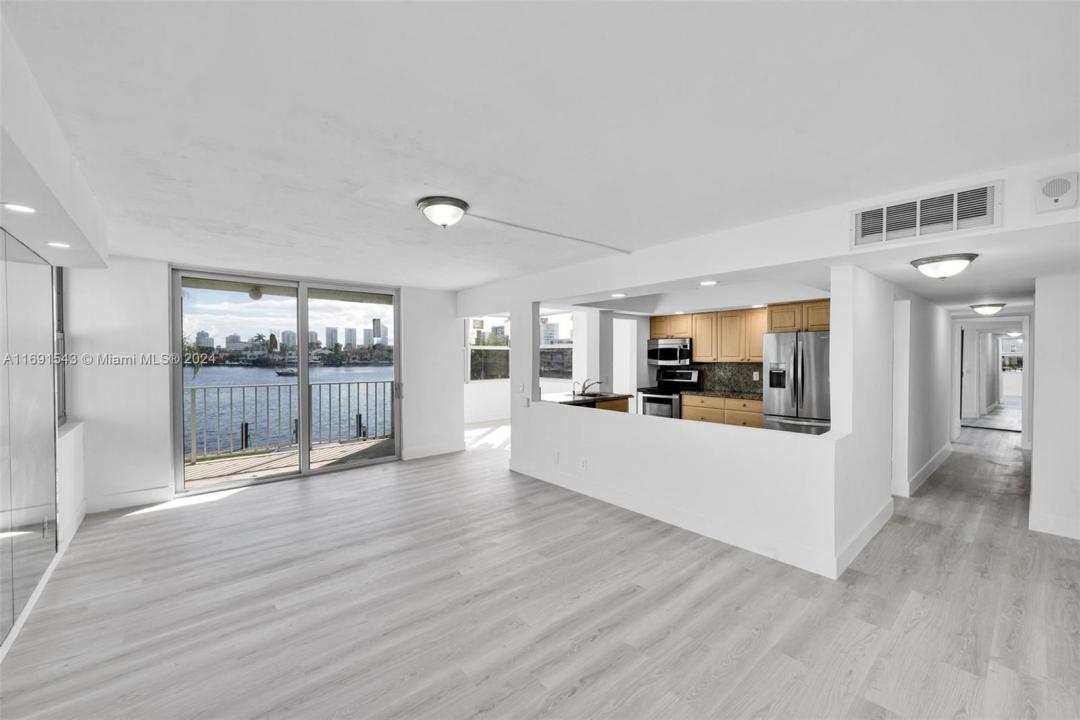 16570 NE 26th Ave 2A, North Miami Beach, 佛羅里達州 33160, 美國